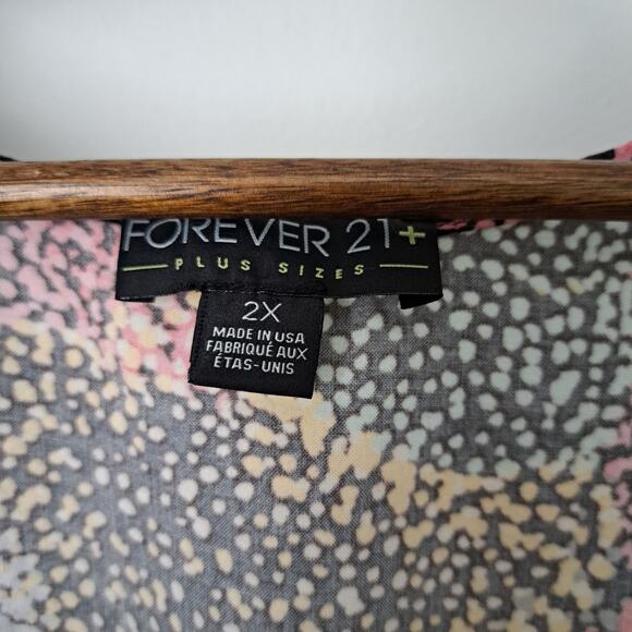 Forever 21+ V Neck Multicolored Cinched Waist 2X Top - Picture 4 of 5